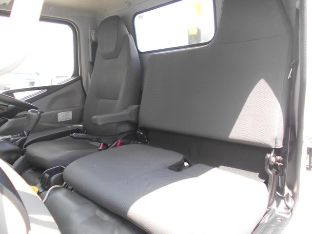 三菱ふそうキャンターコンテナ専用車小型（2t・3t）[写真24]