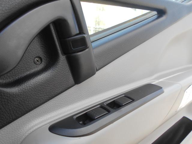 三菱ふそうキャンターコンテナ専用車小型（2t・3t）[写真29]