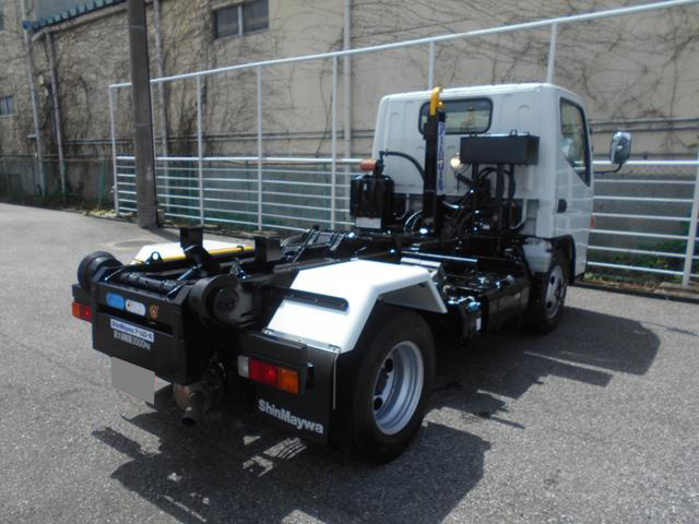 三菱ふそうキャンターコンテナ専用車小型（2t・3t）[写真04]