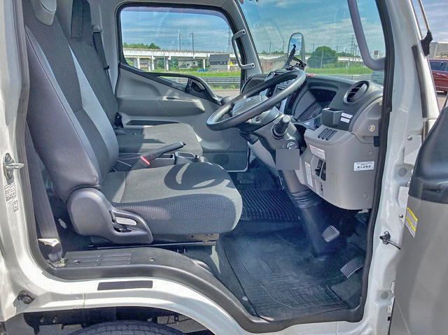 三菱ふそうキャンター冷凍車（冷蔵車）小型（2t・3t）[写真12]