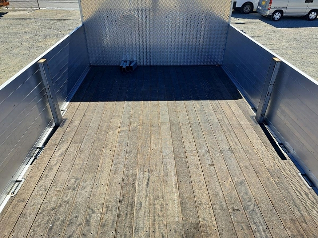 三菱ふそうファイターアルミブロック中型（4t）[写真11]