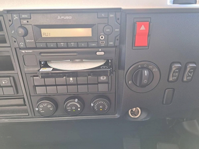 三菱ふそうファイターアルミブロック中型（4t）[写真23]