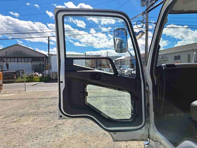 三菱ふそうファイターアルミブロック中型（4t）[写真31]