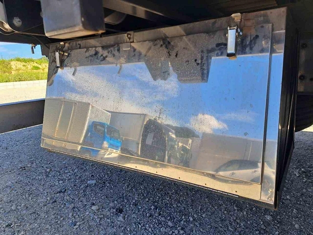 三菱ふそうファイターアルミブロック中型（4t）[写真33]