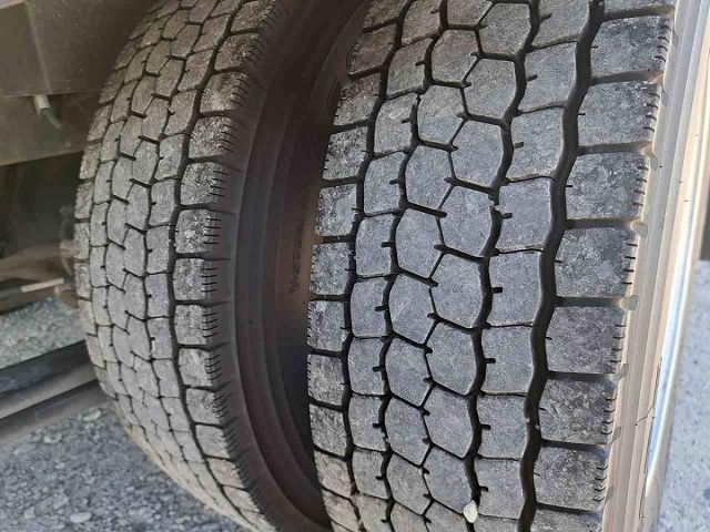 三菱ふそうファイターアルミブロック中型（4t）[写真38]