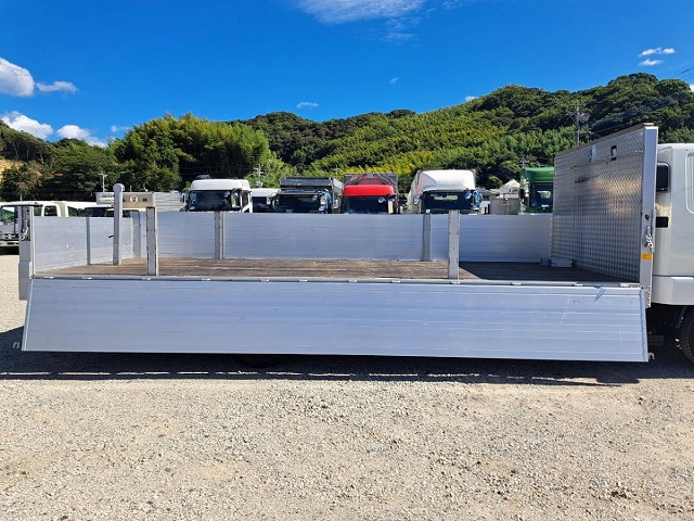 三菱ふそうファイターアルミブロック中型（4t）[写真07]