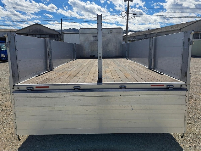 三菱ふそうファイターアルミブロック中型（4t）[写真08]