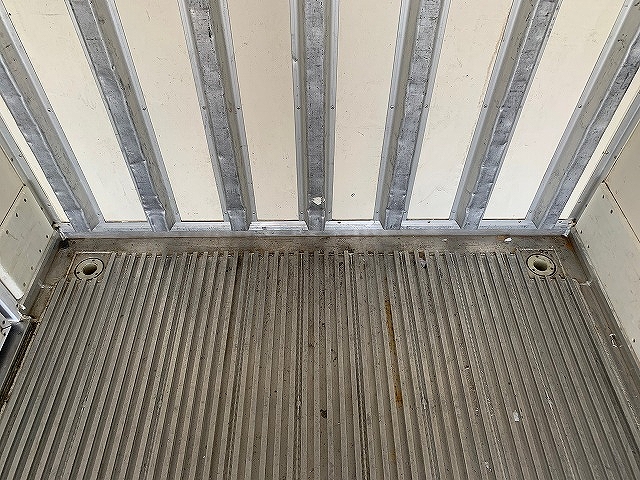 いすゞエルフ冷凍車（冷蔵車）小型（2t・3t）[写真10]