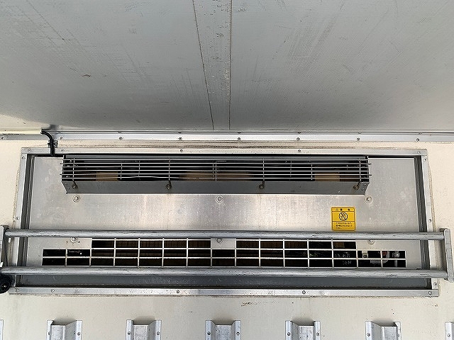 いすゞエルフ冷凍車（冷蔵車）小型（2t・3t）[写真11]