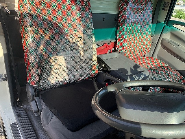 いすゞエルフ冷凍車（冷蔵車）小型（2t・3t）[写真26]