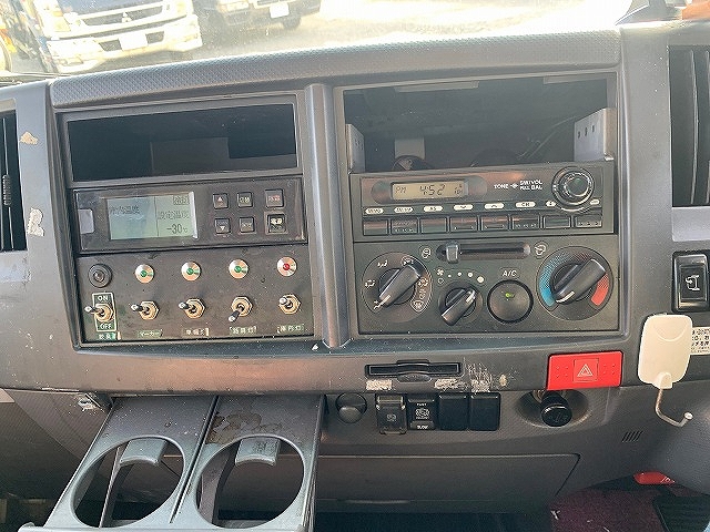 いすゞエルフ冷凍車（冷蔵車）小型（2t・3t）[写真29]