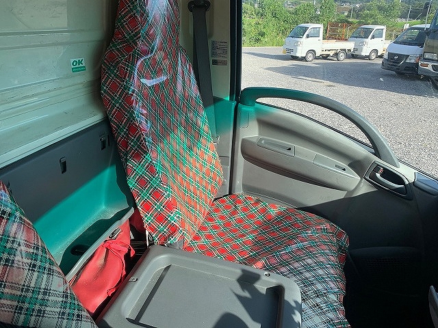 いすゞエルフ冷凍車（冷蔵車）小型（2t・3t）[写真33]