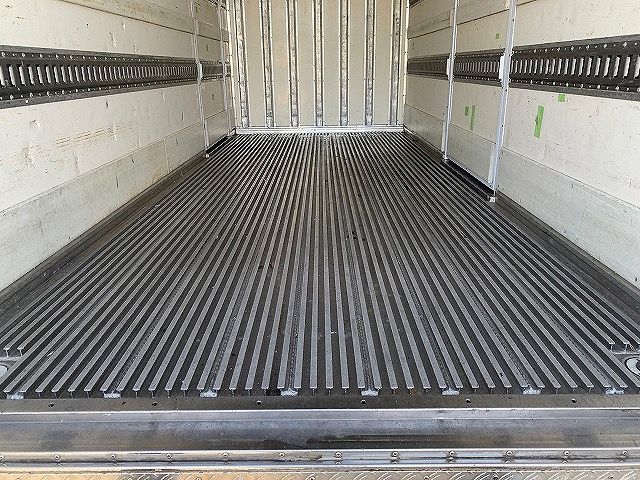 いすゞエルフ冷凍車（冷蔵車）小型（2t・3t）[写真08]