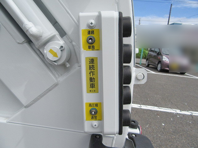 いすゞエルフパッカー車（塵芥車）小型（2t・3t）[写真11]