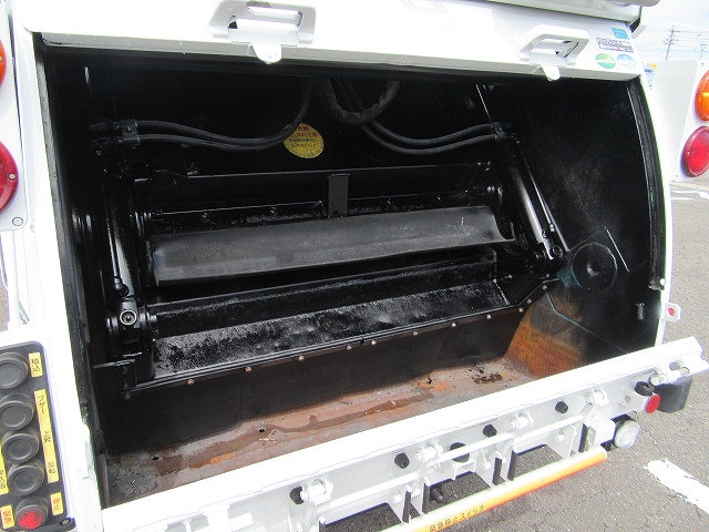 いすゞエルフパッカー車（塵芥車）小型（2t・3t）[写真12]