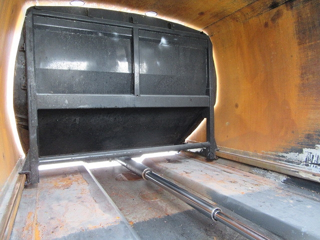 いすゞエルフパッカー車（塵芥車）小型（2t・3t）[写真16]