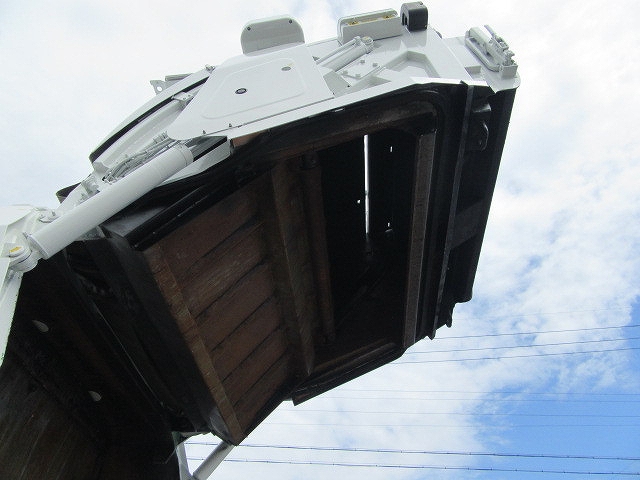 いすゞエルフパッカー車（塵芥車）小型（2t・3t）[写真18]