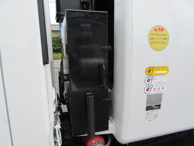 いすゞエルフパッカー車（塵芥車）小型（2t・3t）[写真20]
