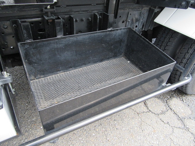 いすゞエルフパッカー車（塵芥車）小型（2t・3t）[写真21]