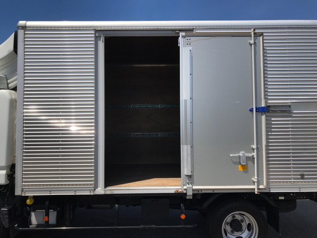 三菱ふそうキャンターアルミバン小型（2t・3t）[写真10]