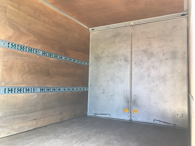 三菱ふそうキャンターアルミバン小型（2t・3t）[写真11]