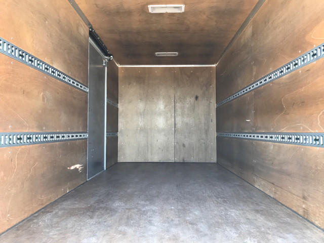 三菱ふそうキャンターアルミバン小型（2t・3t）[写真12]