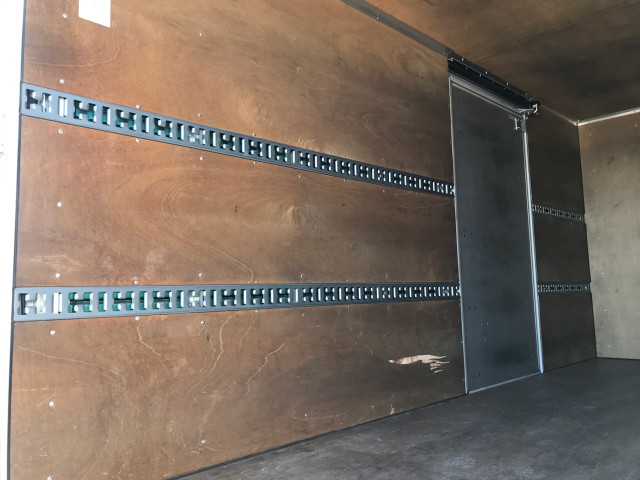 三菱ふそうキャンターアルミバン小型（2t・3t）[写真13]