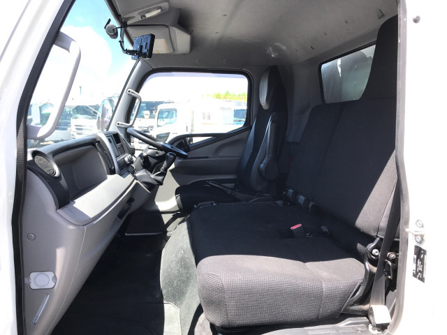 三菱ふそうキャンターアルミバン小型（2t・3t）[写真18]