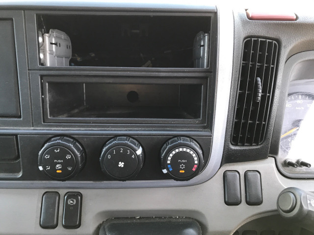 三菱ふそうキャンターアルミバン小型（2t・3t）[写真20]