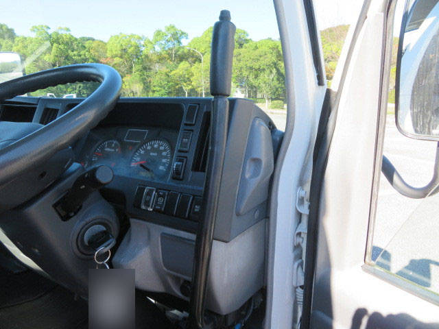 UDトラックスコンドルタンク車（タンクローリー）中型（4t）[写真16]