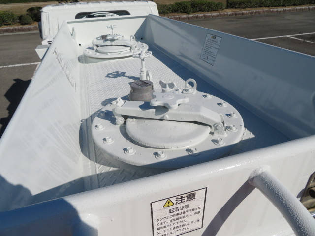 UDトラックスコンドルタンク車（タンクローリー）中型（4t）[写真18]