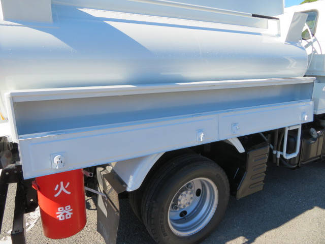 UDトラックスコンドルタンク車（タンクローリー）中型（4t）[写真20]