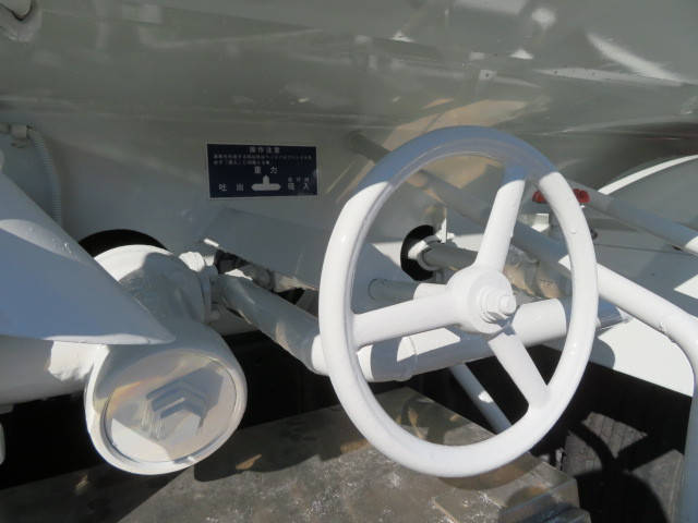 UDトラックスコンドルタンク車（タンクローリー）中型（4t）[写真24]
