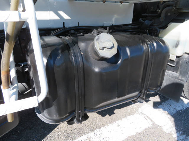 UDトラックスコンドルタンク車（タンクローリー）中型（4t）[写真38]