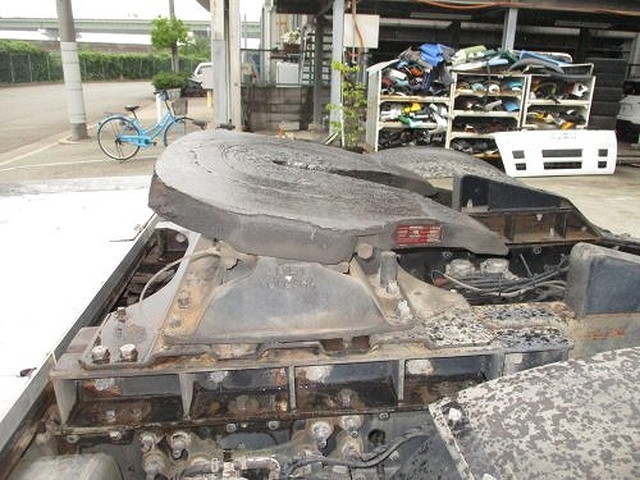 UDトラックスクオントレーラーヘッド（トラクターヘッド）大型（10t）[写真12]