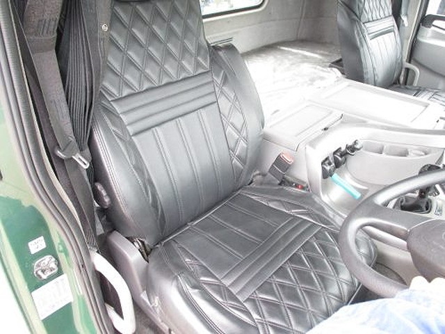 UDトラックスクオントレーラーヘッド（トラクターヘッド）大型（10t）[写真22]