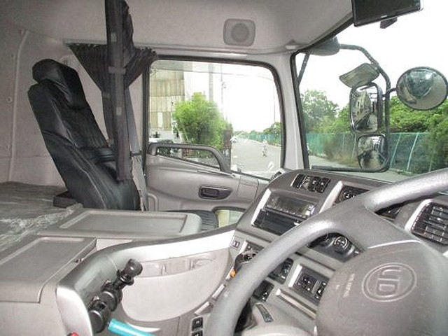 UDトラックスクオントレーラーヘッド（トラクターヘッド）大型（10t）[写真25]