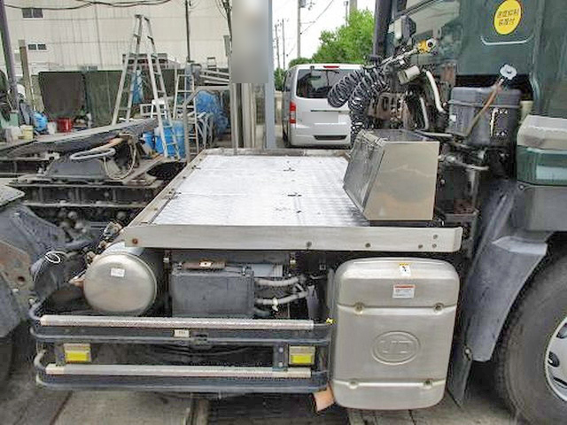 UDトラックスクオントレーラーヘッド（トラクターヘッド）大型（10t）[写真05]