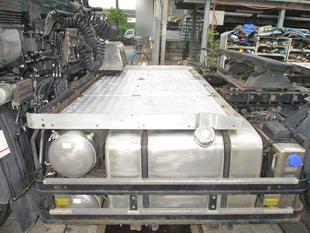 UDトラックスクオントレーラーヘッド（トラクターヘッド）大型（10t）[写真06]