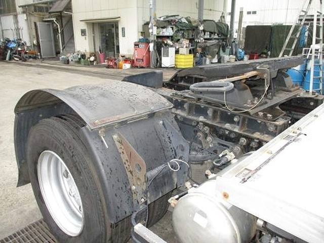 UDトラックスクオントレーラーヘッド（トラクターヘッド）大型（10t）[写真07]