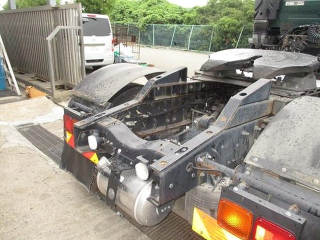 UDトラックスクオントレーラーヘッド（トラクターヘッド）大型（10t）[写真08]