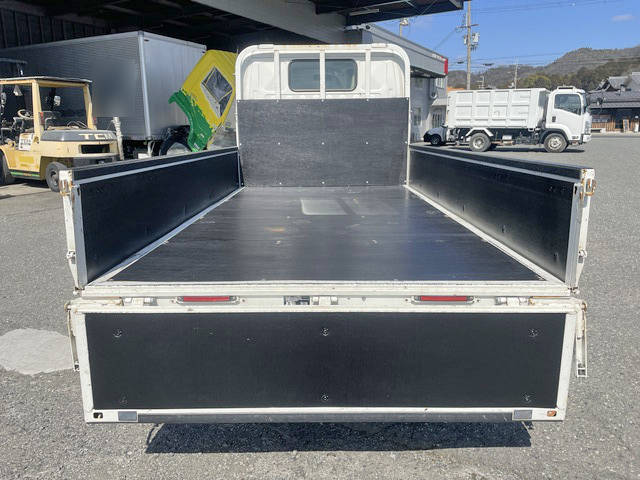 トヨタトヨエース平ボディ小型（2t・3t）[写真12]