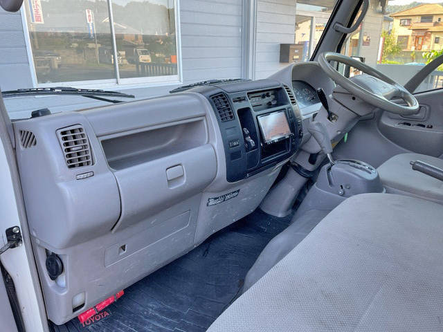 トヨタトヨエース平ボディ小型（2t・3t）[写真29]