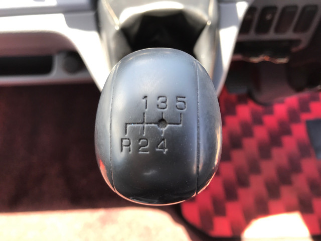 三菱ふそうキャンター平ボディ小型（2t・3t）[写真12]