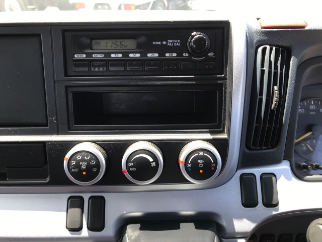 三菱ふそうキャンター平ボディ小型（2t・3t）[写真16]