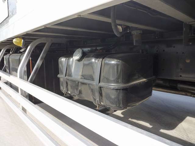UDトラックスクオン冷凍車（冷蔵車）大型（10t）[写真10]