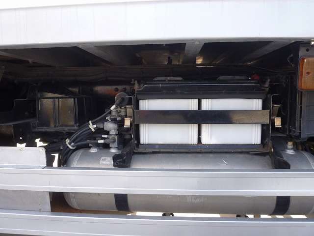 UDトラックスクオン冷凍車（冷蔵車）大型（10t）[写真11]