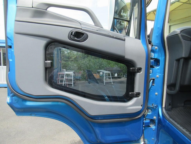 三菱ふそうスーパーグレートパネルウイング大型（10t）[写真18]