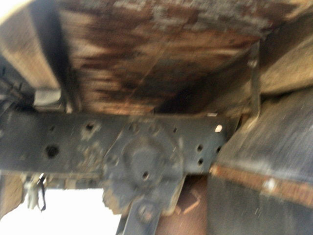 いすゞエルフ平ボディ小型（2t・3t）[写真12]