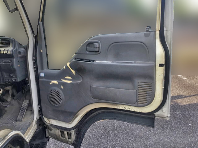 いすゞエルフ平ボディ小型（2t・3t）[写真17]